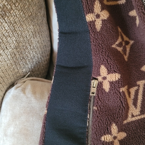 SOLD Louis Vuitton Monogram Fleece Jacket 38. Fabulous!!! - Picture 8 of 15